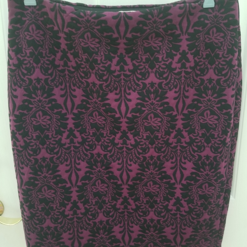 Pretty purple & black pattern skirt